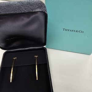 Tiffany & Co. Tiffany T 18kt Yellow Gold Bar Earrings